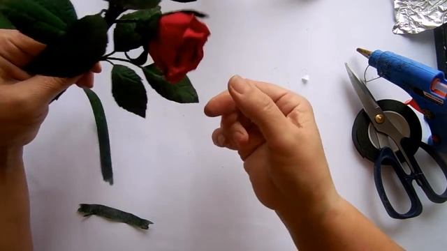 МК Как сделать веточку с бутонами розы для букета из фоамирана смотреть онлайн