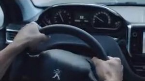 Реклама Peugeot: Незабываемые ощущения от прикосновения к Пежо 208