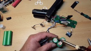 Ремонт аккумуляторного пылесоса Philips Power Cyclone / philips power cyclone 8 akku tauschen