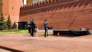 Вечный огонь?  Москва.  Смена почётного караула.