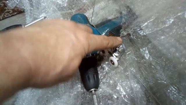 Душевое ограждение. Раздвижная стеклянная дверь. Как установить ограждение. смотреть онлайн