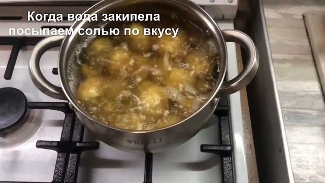 Молодая картошка с укропом и маслом