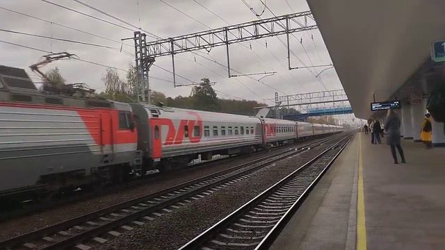 ЭП20-069 с поездом №063Й/064Й «Самара - Санкт-Петербург» проследует платформу Ольгино МЦД-4 смотреть онлайн