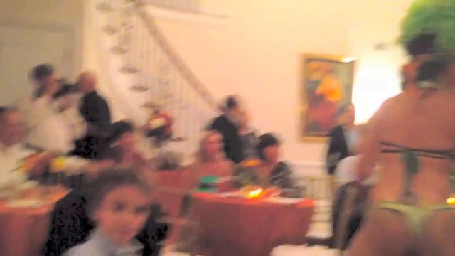 Натан виляет попой на Лизиной Бат Мицве смотреть онлайн