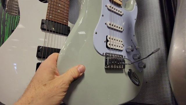 GUITAR HUNTING at Guitar Center - PRS SE under $500? Prices coming down on USED GUITARS? OH YEAH! смотреть онлайн