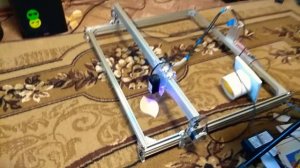 Работа лазерного гравёра дома как оно и есть.