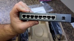 TP-Link 8 port POE switch unboxing (TL-SG1008P)