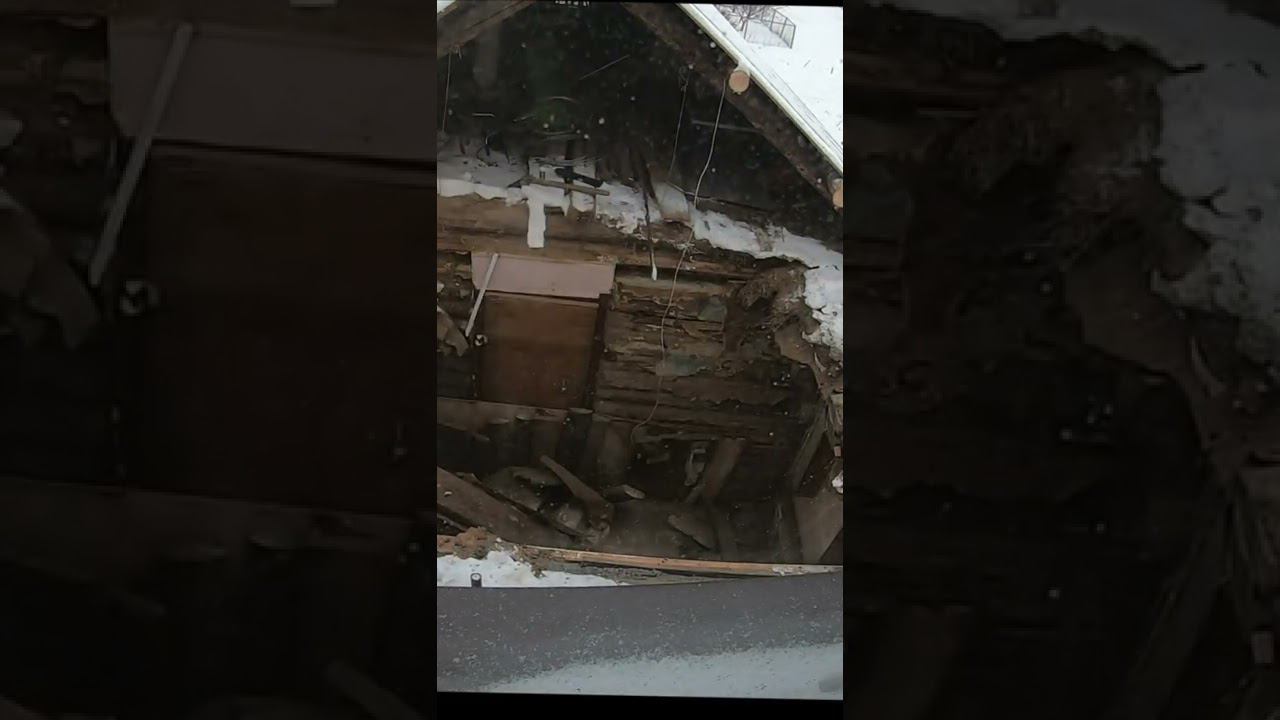 Рухнул потолок. Ломаю дом. смотреть онлайн