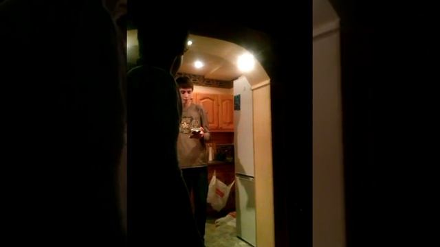 Вот так надо поздравлять друзей с днем рождения!!! смотреть онлайн