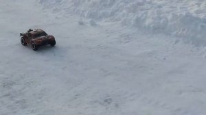 Зимние гонки на радиоуправляемых машинах