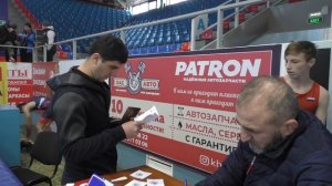 Взвешивание борцов до 55 кг.