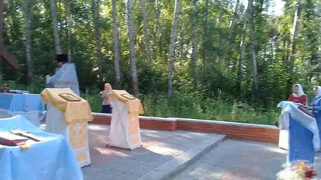 Прогулка. Комсомольский парк. РПЦ-день иконы Тихвинской Божьей матери. г.Тара. смотреть онлайн