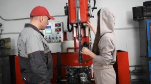 Хонингование блока цилиндров на нашем хонинговальном станке ROBBI SET150-E
