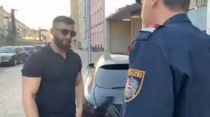 Полиция не задержала бородача за связанную девушку в багажнике???