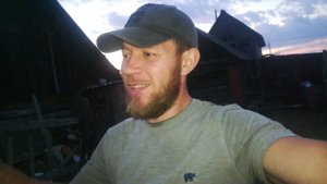 Свиньи с удовольствием съели всю рыбу которую наловил.  Жизнь в деревне