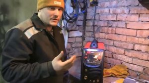 Как выбрать полуавтомат?  FUBAG INMIG 200 SYN LCD аппарат настоящего сварщика!