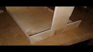 Кормушка для птиц из фанеры