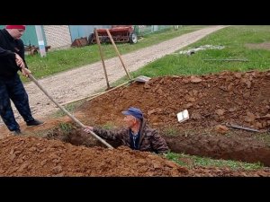 В отпуск в деревню, проводим воду в дом.