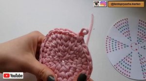 ИДЕАЛЬНО РОВНЫЙ, БЕСШОВНЫЙ КРУГ узором "галочка" из шнура. Уроки вязания.