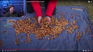 Вангоу смотрит: МЫ ПРИГОТОВИЛИ ОГРОМНЫЙ Kinder Maxi King ВЕСОМ В 70 КИЛОГРАММ
