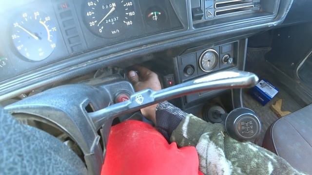 Забрали из ремонта ВАЗ 2107, а там... ? \\ Ремонт двери, или тернистый день деревенского блогера. смотреть онлайн