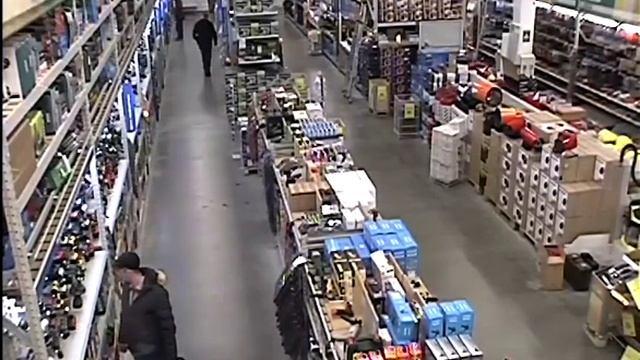 Вор закупился в "Кастораме" на 20 тысяч рублей по чужой кредитной карте