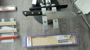 Заточка кухонного ножа Сантоку Fuji Cutlery Narihira (FC-47) сталь Mo-V , абразивы Косим 89а