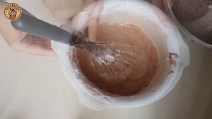 Влажный шоколадный бисквит