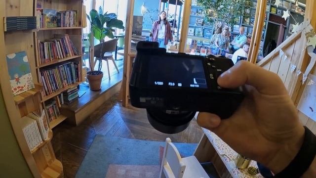 Фотографирую незнакомых людей и узнаю об их любимых книгах