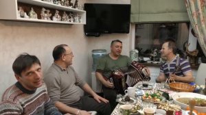 Мальчишник на улице Болотова! Гармонь это не история, а душа русского человека