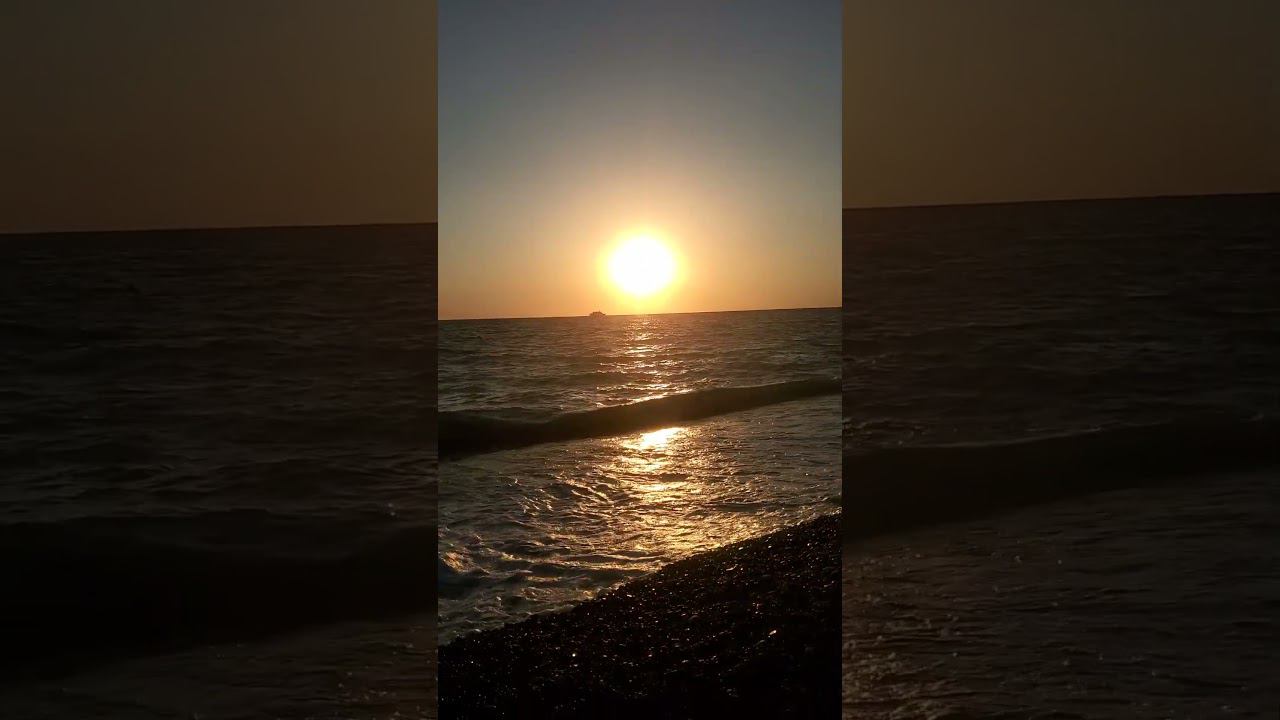 На закате дня Лазаревское | Свирский пляж #shorts смотреть онлайн