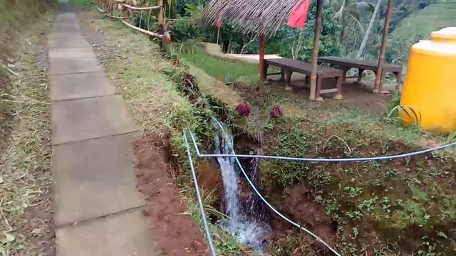 Водопад Секумпул. Рисовые терассы по пути к водопаду и кафе с живописным видом. смотреть онлайн