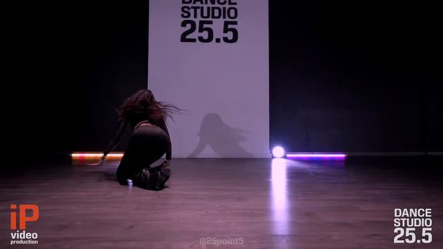 "Стройность и Страсть: Интенсивный Урок Стрип-Пластики" смотреть онлайн