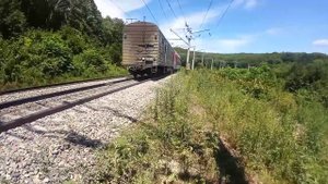 Шустрый!!! Электровоз Э5К-003 "Ермак" с вагоном-рельсосмазывателем.