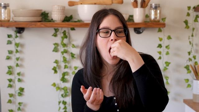 Pineberries, A pink strawberry, pineberry taste test and review. смотреть онлайн