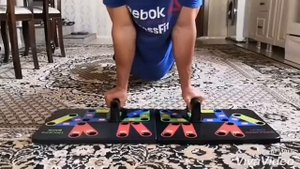 200 отжиманий на специальной платформе.