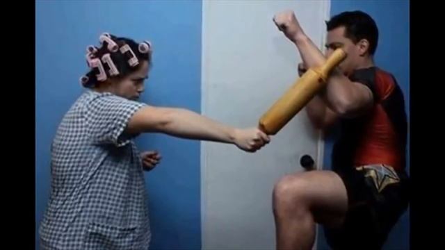 смех до слез ! ★ ПРИЕМ САМООБОРОНЫ ПРОТИВ ЖЕНЫ СО СКАЛКОЙ ! ★ PROTECTION FROM HIS WIFE.FUNNY смотреть онлайн