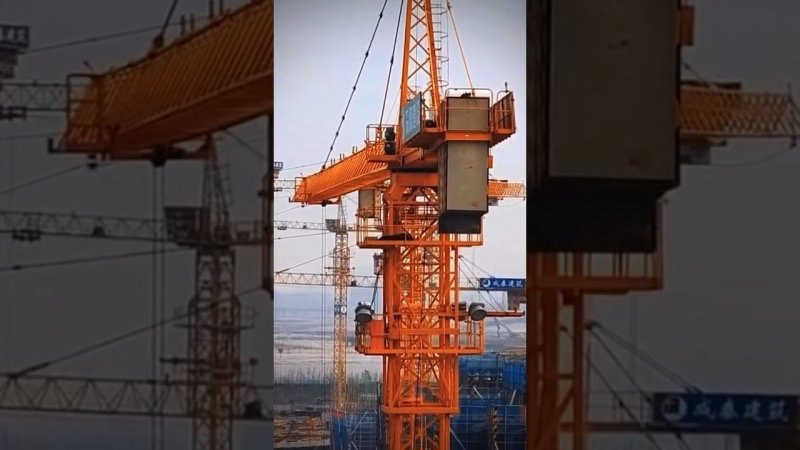 Так качается башенный кран #shorts