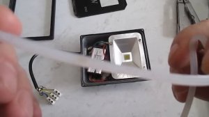 Что случилось с LED прожектором, почему "дохло" светит?