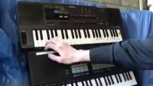 Yamaha PSS-470 FM Synth vs. Casio HT-700 grudge match TURN YOUR SPEAKERS DOWN