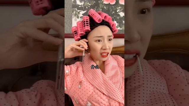 芋頭為去冰島看極光，竟然偽造獎狀騙包租婆，不料包租婆一招識破她的詭計【芋頭快跑】