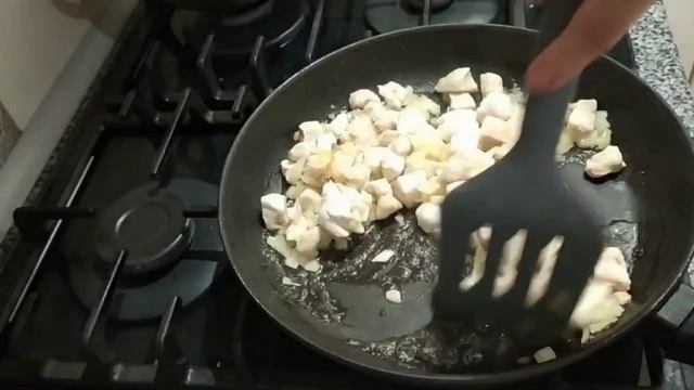 Рецепт дуже смачної вечері./Картопля з овочами і м'ясом в духовці.