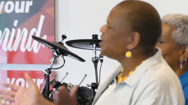 Sunday Morning Singing with the Panasonic FZ300 смотреть онлайн