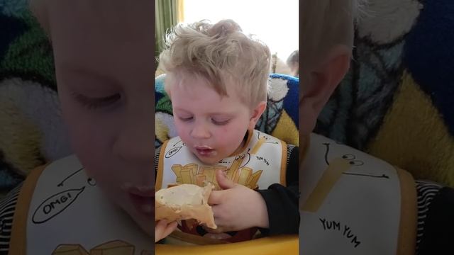 Еда или сон? смотреть онлайн