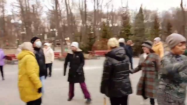 Белые розы!!!Танцы в парке Горького,март 2021. смотреть онлайн