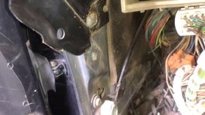 Как снять торпедо на автомобиле BMW e34