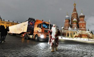 В Кремль доставили главную праздничную ель страны / События на ТВЦ