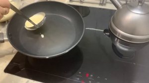 БЛИНЧИКИ С КРАСНОЙ РЫБОЙ И ПЛАВЛЕННЫМ СЫРОМ