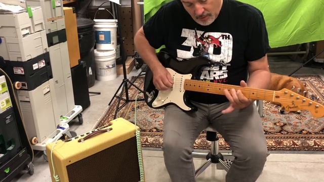 1982 Black Fullerton 1957 AVRI Stratocaster смотреть онлайн