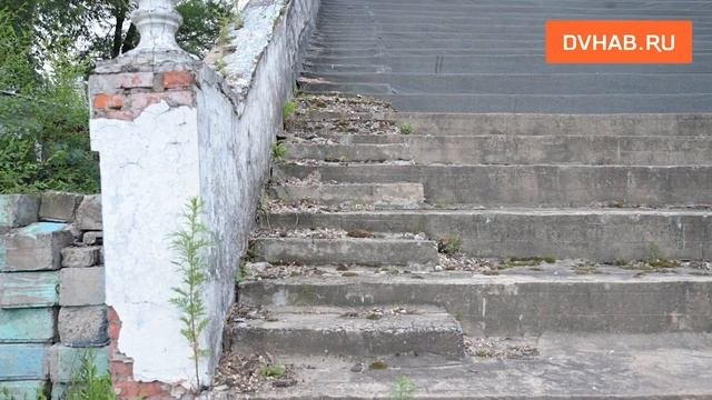 Стадион «Динамо» в центре Хабаровска превращается в руины
